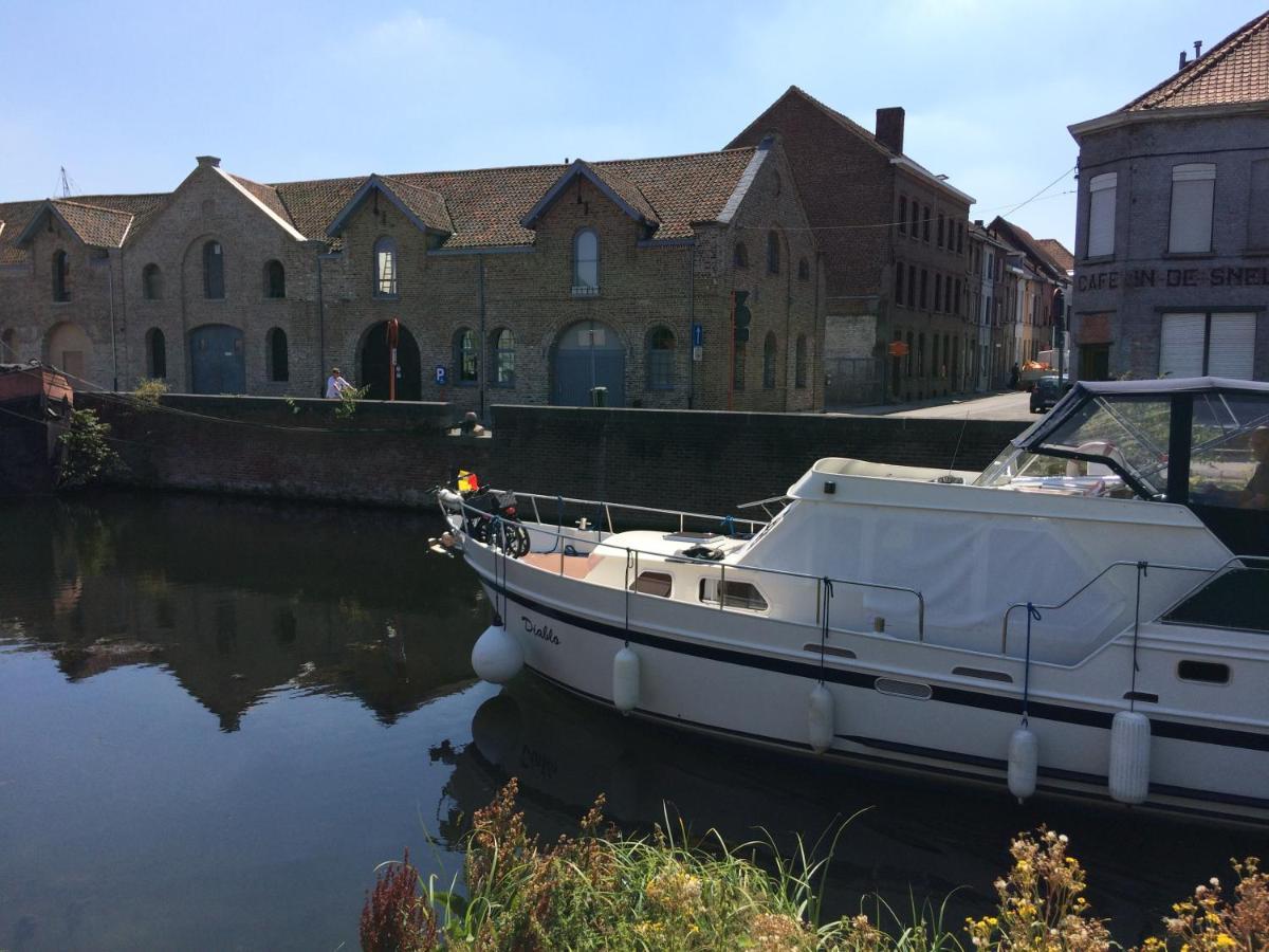 Cottage On The Canal Кортрейк Экстерьер фото